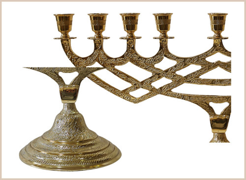 Candelabro Menorah dorado labrado EUCARISTÍAS SOLEMNES ALTAR SIGNOS CAMINO NEOCATECUMENAL
