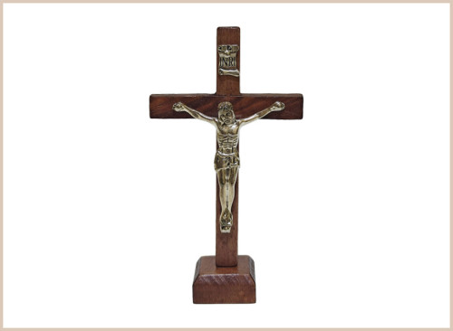Cruz madera de olivo con cristo